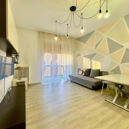 Apartment Centro & Leonardo: Trilocale Moderno Con Balcone